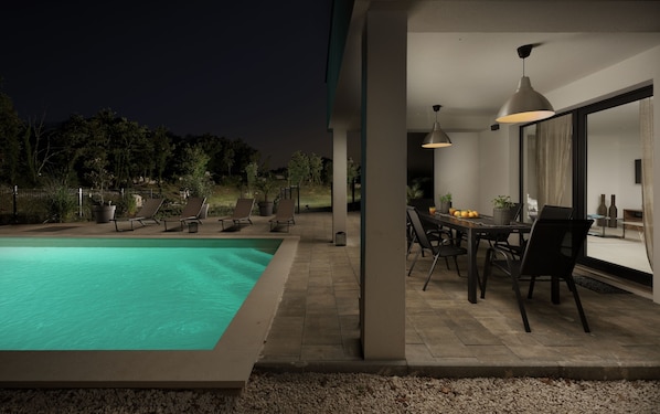Seasonal outdoor pool, pool loungers