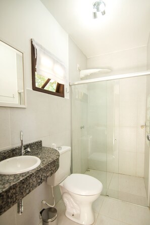 Premium suite, balkon, uitzicht op oceaan (Ganesha) | Luxe beddengoed, bedden met traagschuimmatras, een minibar, een bureau