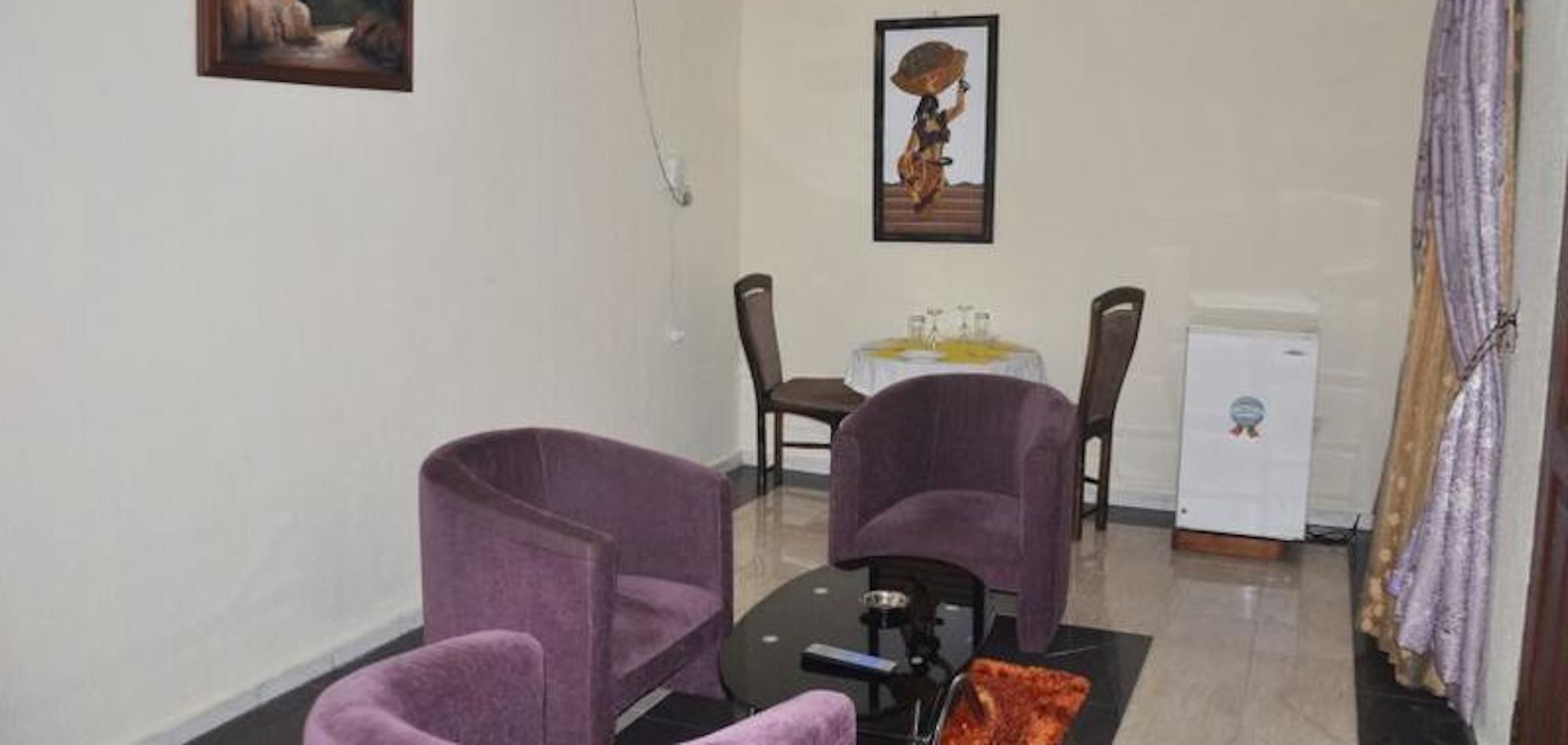 Royal Suite | Living area | Flat-screen TV