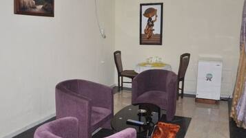 Royal Suite | Living area | Flat-screen TV