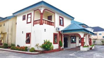 Mặt tiền nơi lưu trú