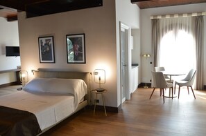 Chambre Quadruple Élite (Maddalusa) | Minibar, coffres-forts dans les chambres, rideaux occultants