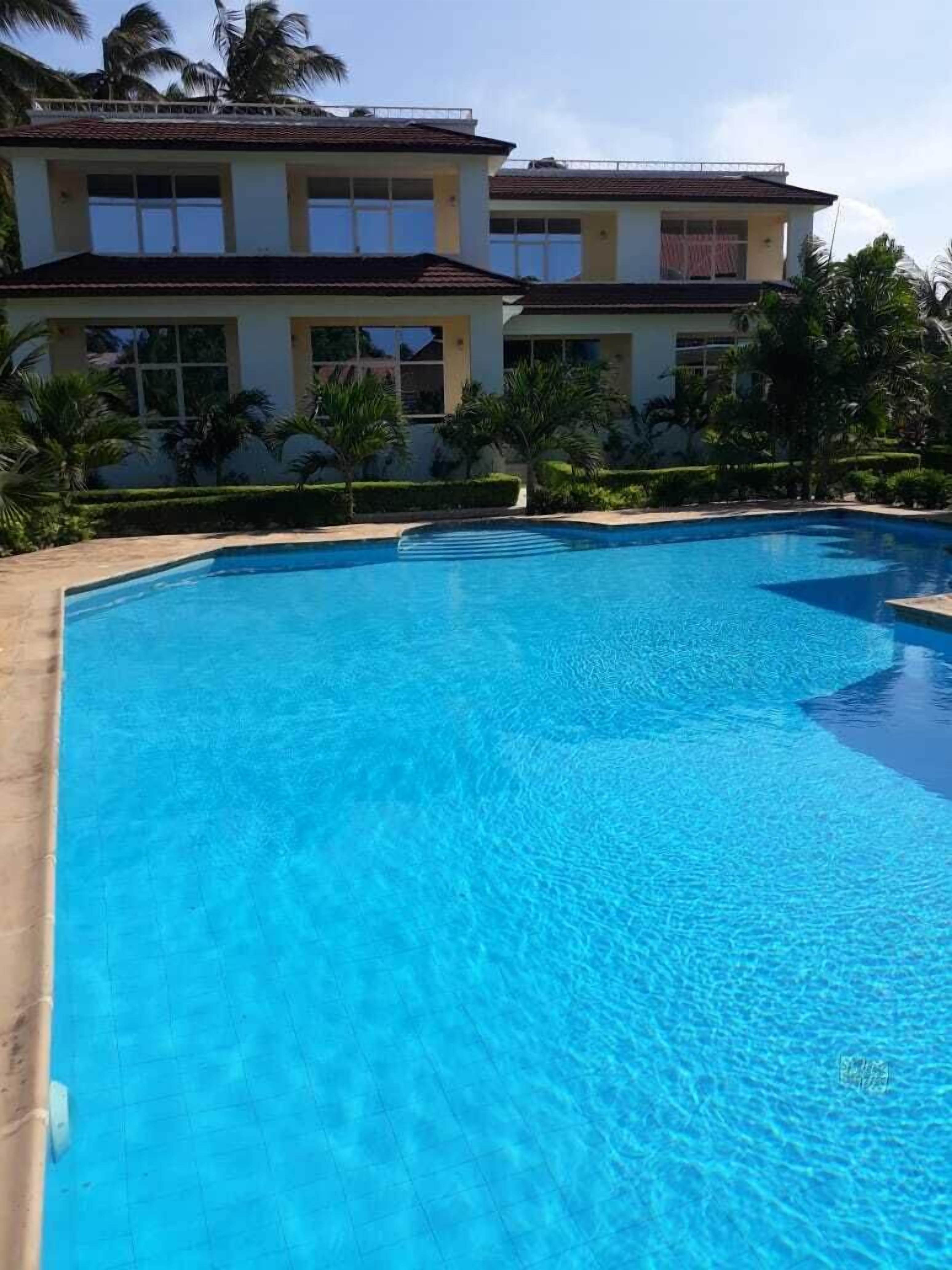 outdoor pool, pool umbrellas
