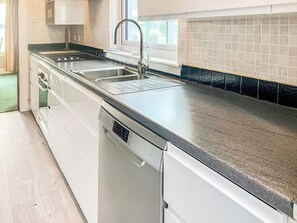 Dishwasher - Macinnisfree Cottage (Saasaig, Teangue, Isle of Skye)