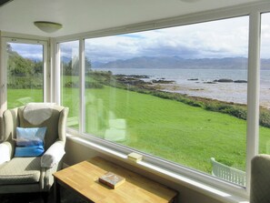 Interior - Macinnisfree Cottage (Saasaig, Teangue, Isle of Skye)