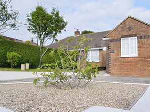 Property grounds - 2 bedroom accommodation in Hastings (Hastings)