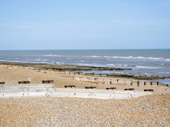 Beach - 2 bedroom accommodation in Hastings (Hastings)