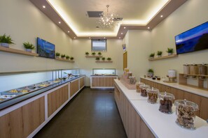 Breakfast buffet - Isida Hotel (Chania)