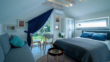 3 عدّة غرف نوم وأغطية فراش متميزة وأسرّة بطبقة علوية مريحة