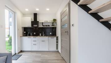 Full-size fridge, stovetop, dishwasher, espresso maker