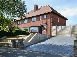 Exterior - 3 bedroom accommodation in Scarborough (Scarborough)