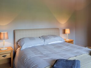 3 bedrooms, free WiFi, bed sheets - 3 bedroom accommodation in Scarborough (Scarborough)