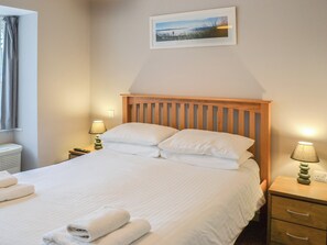 2 bedrooms, free WiFi, bed sheets - 2 bedroom accommodation in Sutton-on-Sea, near Mablethorpe (Sutton-on-Sea, near Mablethorpe)
