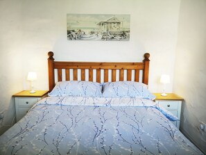 3 bedrooms, free WiFi, bed sheets - 3 bedroom accommodation in Mawla, near Porthtowan (Mawla, near Porthtowan)