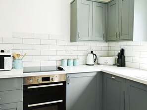 Lava-louças, cadeirão de bebê