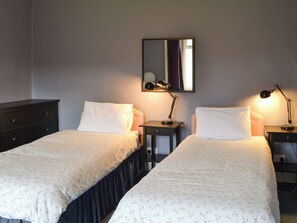 4 bedrooms, free WiFi, bed sheets