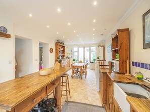 食器洗い機、ハイチェア、冷凍庫