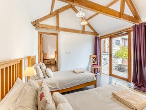 6 室のベッドルーム、WiFi (無料)、ベッドシーツ