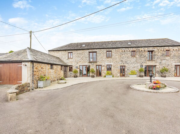 Exterior - 6 bedroom accommodation in Tresmeer, near Launceston (Tresmeer, near Launceston)
