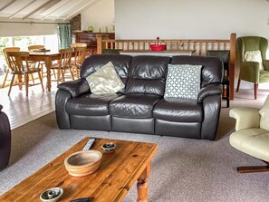 TV - 3 bedroom accommodation in Devauden, near Chepstow (Devauden, near Chepstow)