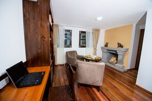 Deluxe Double Room, 1 King Bed, Non Smoking | Living room | 32-inch Smart TV with digital channels, TV, Netflix