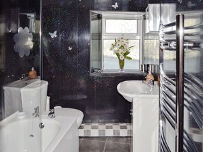 Towels - 2 bedroom accommodation in St Cleer, near Liskeard (St Cleer, near Liskeard)