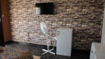 Economy-Doppelzimmer, 1 Doppelbett, Nichtraucher | Fernseher