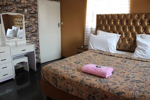 이코노미 더블룸, 더블침대 1개, 금연 | 고급 침구, 오리/거위털 이불, 책상, 노트북 작업 공간