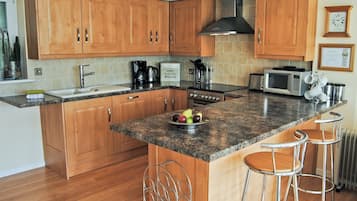 Cookware/dishes/utensils, freezer