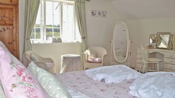 1 bedroom, bed sheets