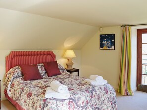 4 bedrooms, bed sheets