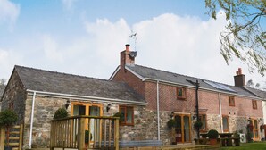Exterior - 4 bedroom accommodation in Penyffordd, near Chester (Penyffordd, near Chester)