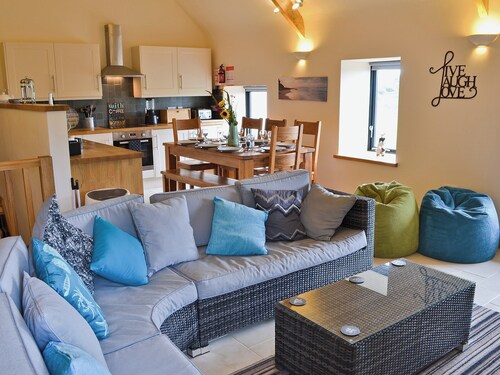 4 bedroom accommodation in Llanfaelog, near Rhosneigr