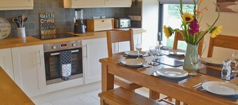 4 bedroom accommodation in Llanfaelog, near Rhosneigr