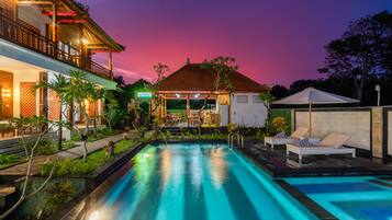 Kolam renang outdoor