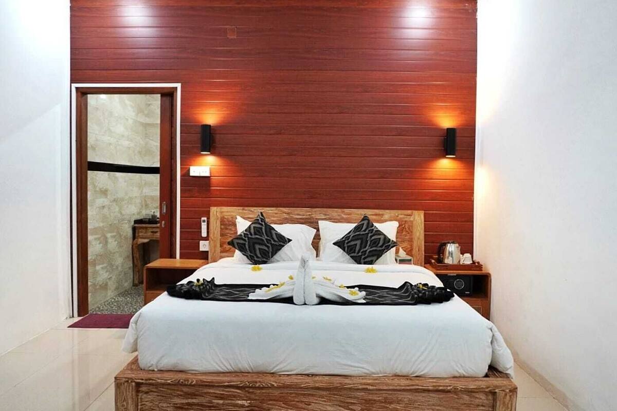 Habitación de lujo, 1 cama de matrimonio grande, vistas al jardín | Minibar, caja fuerte, escritorio y wifi gratis
