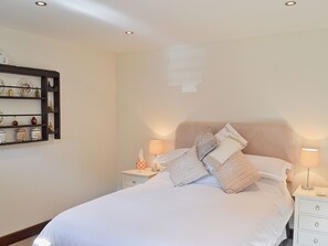 2 bedrooms, free WiFi, bed sheets - 2 bedroom accommodation in Sutton-under-Whitestonecliffe, near Thirsk (Sutton-under-Whitestonecliffe, near Thirsk)