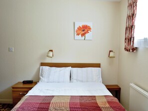 1 bedroom, bed sheets