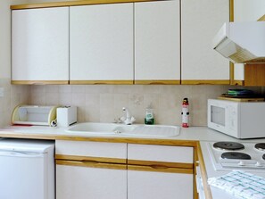 High chair, cookware/dishes/utensils