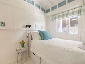 5 bedrooms, free WiFi, bed sheets