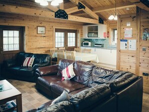 Living area - No. 6 Lake View Lodges - 28283 (Old Leake, near Boston)