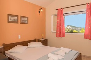 3 chambres, fer et planche à repasser, accès Internet, draps fournis