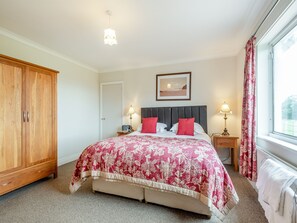 3 bedrooms, free WiFi, bed sheets