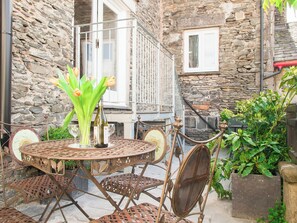 Outdoor dining - 3 bedroom accommodation in Windermere (Windermere)