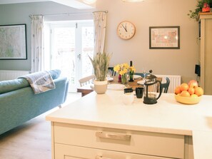 Dining - 3 bedroom accommodation in Windermere (Windermere)