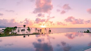 An infinity pool with a sunset view over the ocean. - The Hiramatsu Hotels & Resorts Ginoza (Ginoza)