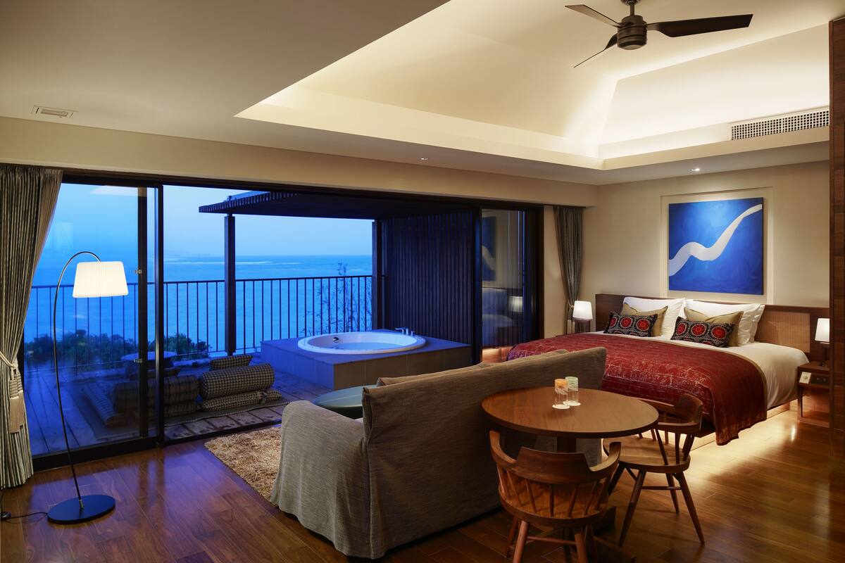 executive double room | 1 bedroom, free minibar, in-room safe, desk