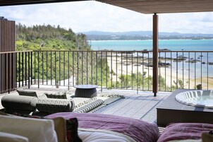 Executive Twin Room | Free minibar, in-room safe, desk, laptop workspace