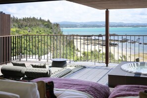 Executive Twin Room | Free minibar, in-room safe, desk, laptop workspace - The Hiramatsu Hotels & Resorts Ginoza (Ginoza)