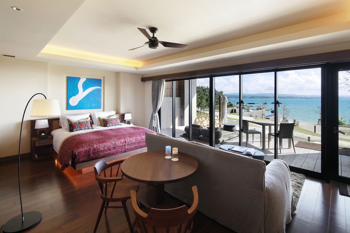 Kamar Double Premium | 1 kamar tidur, minibar gratis, brankas, dan meja kerja